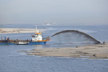 Land reclamation: rainbowing trailing suction hopper dredger